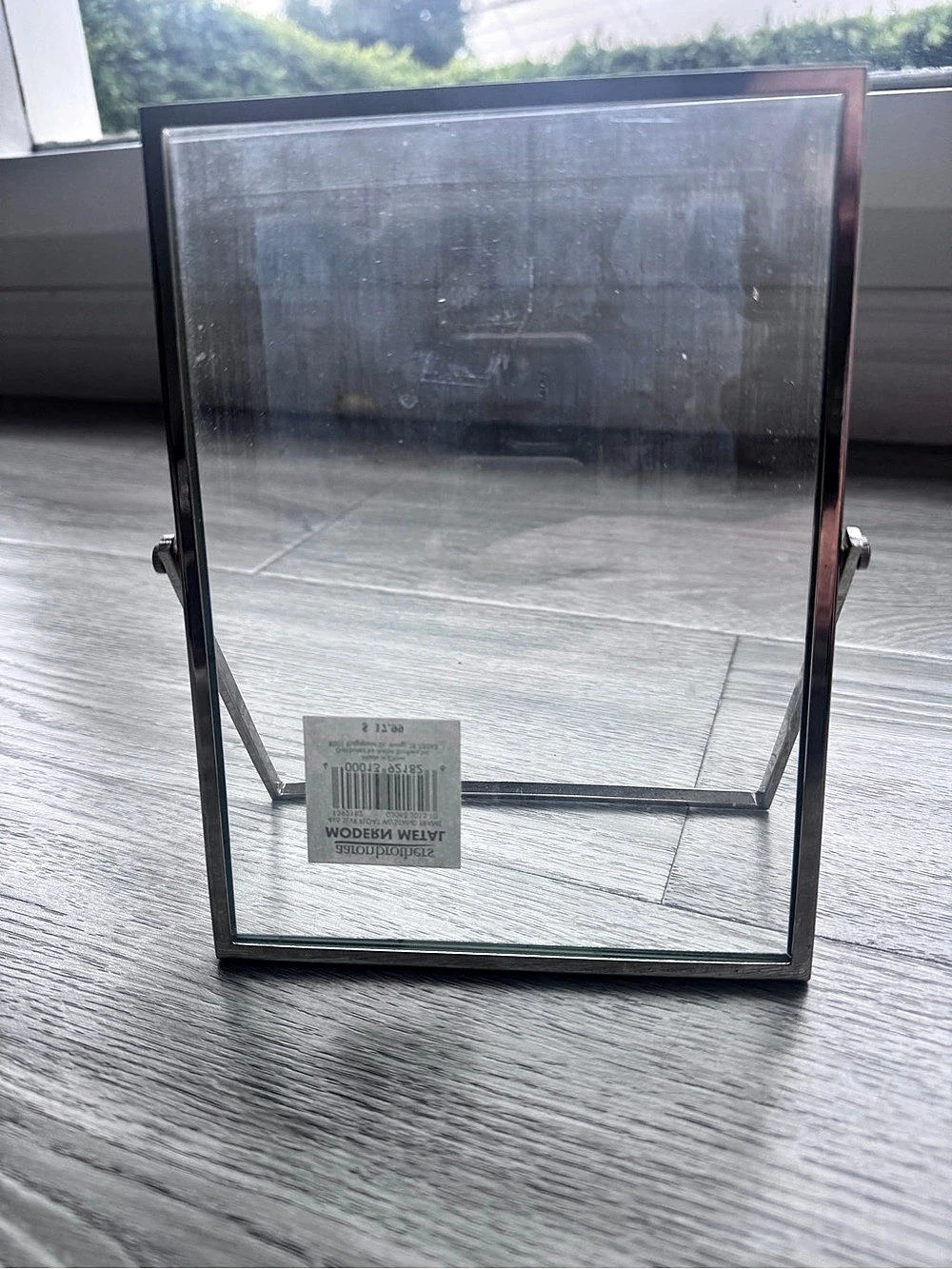 Aaron Brothers Modern Metal Floating Picture Frame 5x7